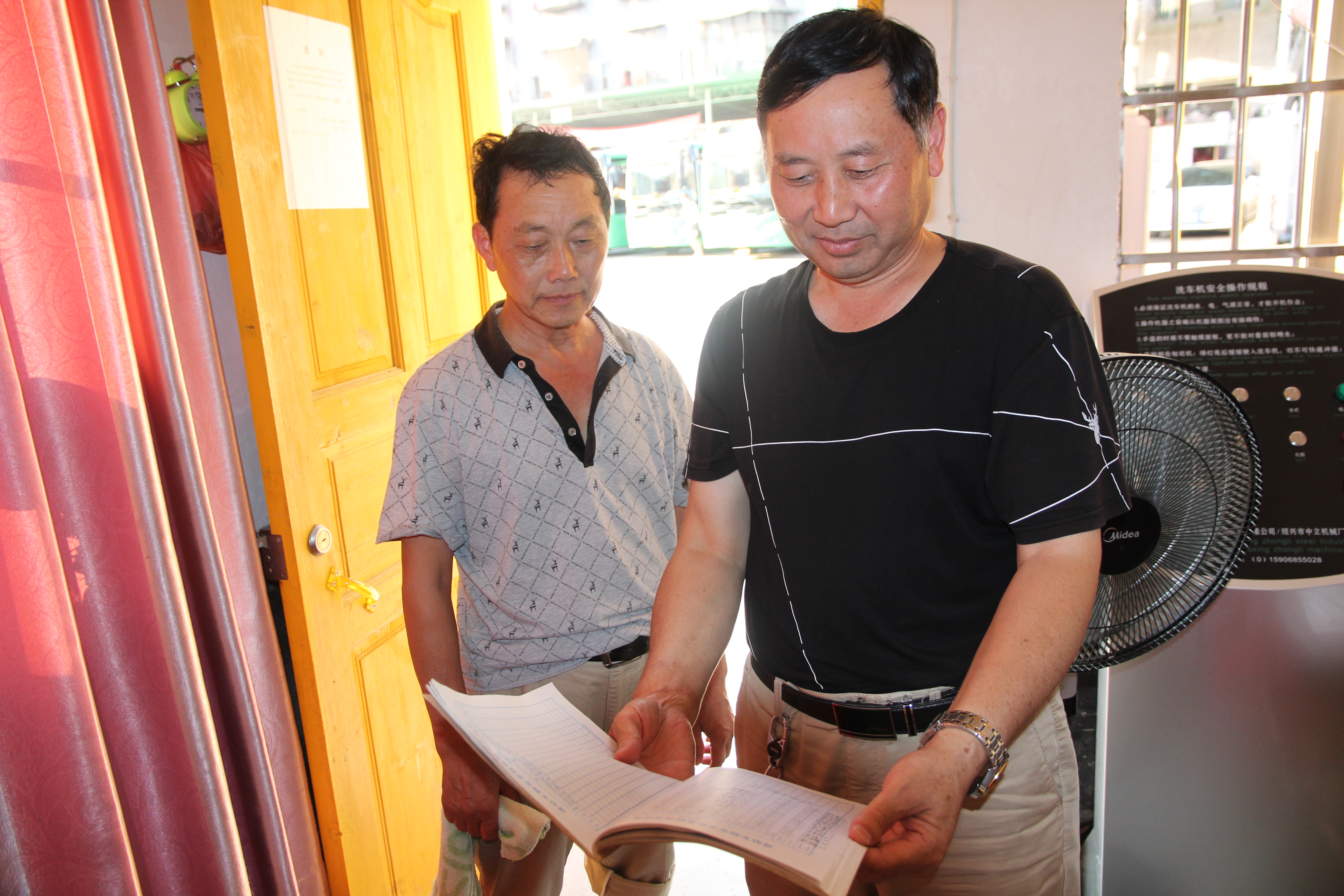 干工作就要盡力干好 ——記集團(tuán)公司優(yōu)秀黨員、綏寧綠洲公汽公司經(jīng)理李茂良 祖   冠